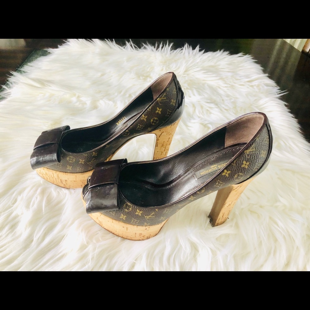 Authentic Louis Vuitton cute shoes - Picture 3 of 9